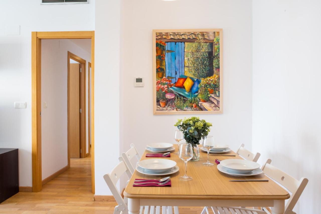 ולנסיה Lovely 2 Bedroom Terrace Wifi Parking Ac Heating Attic מראה חיצוני תמונה
