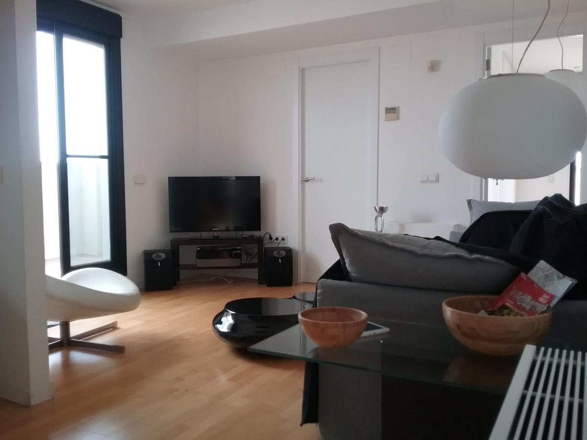 ולנסיה Lovely 2 Bedroom Terrace Wifi Parking Ac Heating Attic מראה חיצוני תמונה